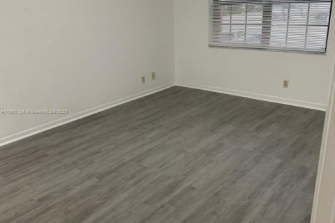 Condo in Delray Beach, Florida, 2 bedrooms  № 1963646 - photo 25