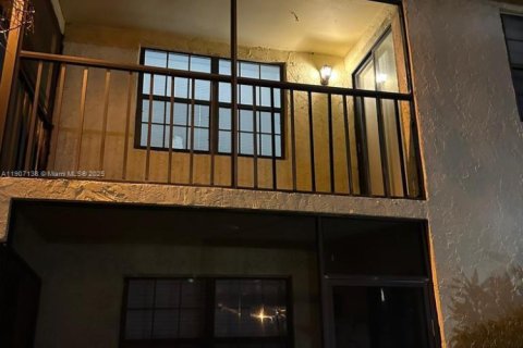 Condo in Delray Beach, Florida, 2 bedrooms  № 1963646 - photo 1