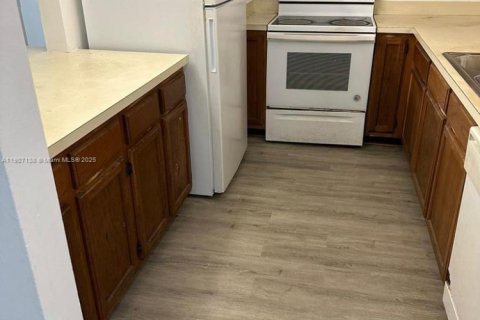 Condo in Delray Beach, Florida, 2 bedrooms  № 1963646 - photo 7