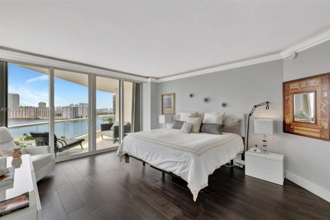 Condominio en venta en Aventura, Florida, 2 dormitorios, 192.31 m2 № 1977479 - foto 27