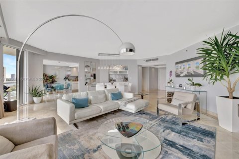 Condominio en venta en Aventura, Florida, 2 dormitorios, 192.31 m2 № 1977479 - foto 3