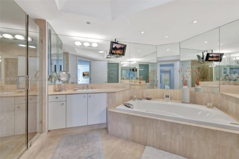 Condominio en venta en Aventura, Florida, 2 dormitorios, 192.31 m2 № 1977479 - foto 30
