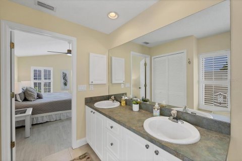 House in Nokomis, Florida 3 bedrooms, 161.74 sq.m. № 2152108 - photo 16