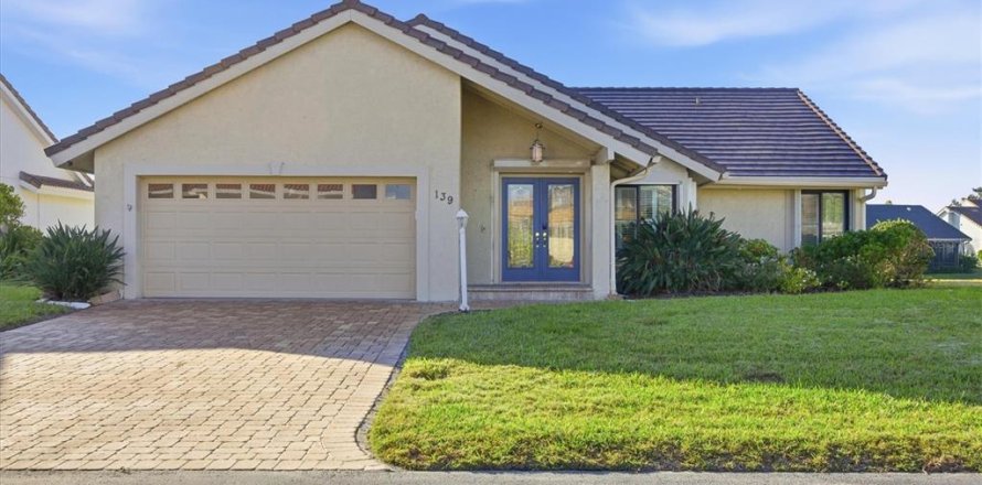House in Nokomis, Florida 3 bedrooms, 161.74 sq.m. № 2152108