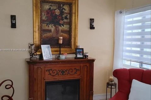 House in Hialeah, Florida 4 bedrooms, 151.43 sq.m. № 1809748 - photo 6