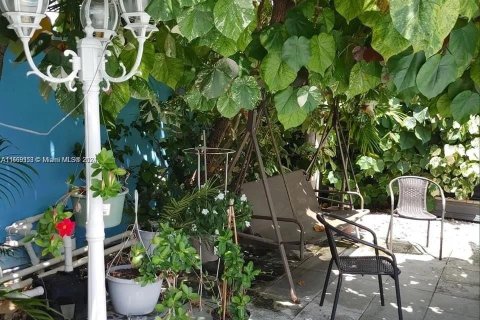 House in Hialeah, Florida 4 bedrooms, 151.43 sq.m. № 1809748 - photo 15
