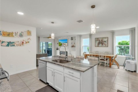 House in Bradenton, Florida 5 bedrooms, 234.3 sq.m. № 1910588 - photo 6