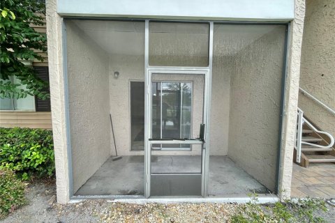 Condo in Altamonte Springs, Florida, 2 bedrooms № 2196542 - photo 10