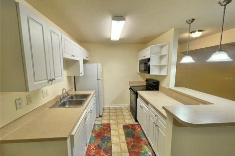 Condo in Altamonte Springs, Florida, 2 bedrooms № 2196542 - photo 18