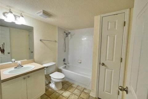 Condo in Altamonte Springs, Florida, 2 bedrooms № 2196542 - photo 14