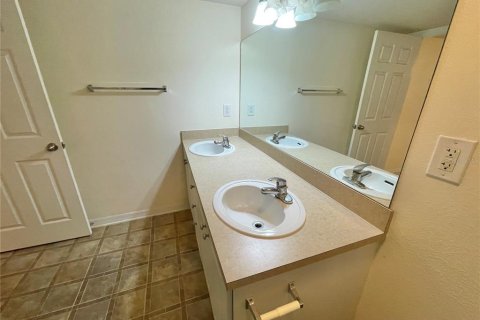 Condo in Altamonte Springs, Florida, 2 bedrooms № 2196542 - photo 17