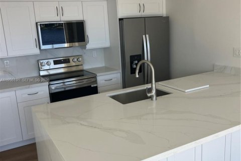 Adosado en alquiler en Miami Lakes, Florida, 1 dormitorio, 73.39 m2 № 2009987 - foto 23