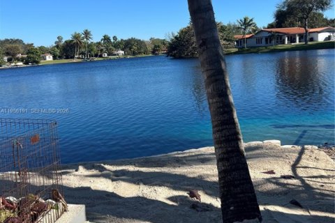 Adosado en alquiler en Miami Lakes, Florida, 1 dormitorio, 73.39 m2 № 2009987 - foto 16