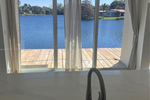 Adosado en alquiler en Miami Lakes, Florida, 1 dormitorio, 73.39 m2 № 2009987 - foto 27