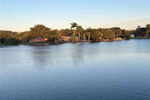 Adosado en Miami Lakes, Florida 1 dormitorio, 73.39 m2 № 2009987