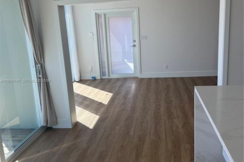 Adosado en alquiler en Miami Lakes, Florida, 1 dormitorio, 73.39 m2 № 2009987 - foto 28