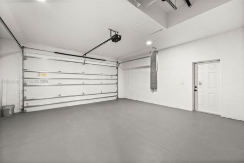 Casa en venta en Cape Coral, Florida, 3 dormitorios, 130.99 m2 № 2066296 - foto 26