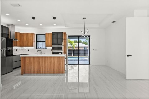 Casa en venta en Cape Coral, Florida, 3 dormitorios, 130.99 m2 № 2066296 - foto 19