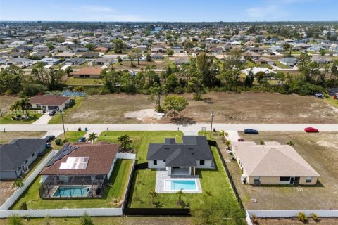 Casa en venta en Cape Coral, Florida, 3 dormitorios, 130.99 m2 № 2066296 - foto 5