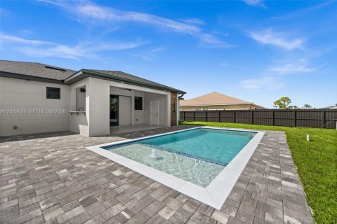 Casa en venta en Cape Coral, Florida, 3 dormitorios, 130.99 m2 № 2066296 - foto 30