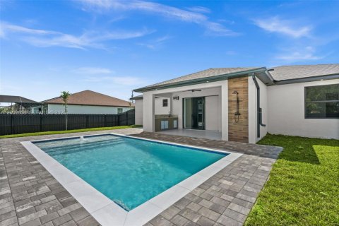 Casa en venta en Cape Coral, Florida, 3 dormitorios, 130.99 m2 № 2066296 - foto 29