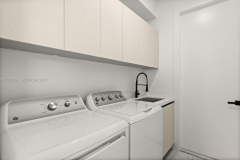 Casa en venta en Cape Coral, Florida, 3 dormitorios, 130.99 m2 № 2066296 - foto 25