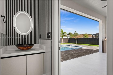 Casa en venta en Cape Coral, Florida, 3 dormitorios, 130.99 m2 № 2066296 - foto 27