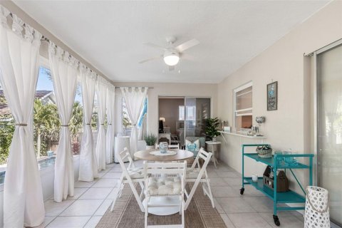 House in Redington Shores, Florida 3 bedrooms, 162.39 sq.m. № 2237466 - photo 25
