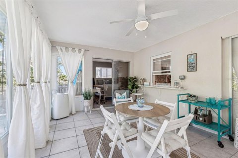 House in Redington Shores, Florida 3 bedrooms, 162.39 sq.m. № 2237466 - photo 26