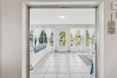 House in Redington Shores, Florida 3 bedrooms, 162.39 sq.m. № 2237466 - photo 19
