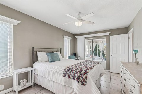 House in Redington Shores, Florida 3 bedrooms, 162.39 sq.m. № 2237466 - photo 29