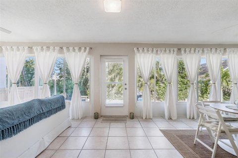 House in Redington Shores, Florida 3 bedrooms, 162.39 sq.m. № 2237466 - photo 20