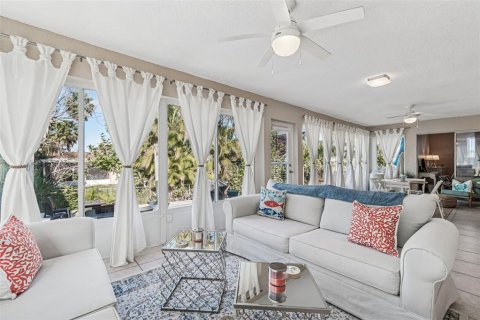 House in Redington Shores, Florida 3 bedrooms, 162.39 sq.m. № 2237466 - photo 27