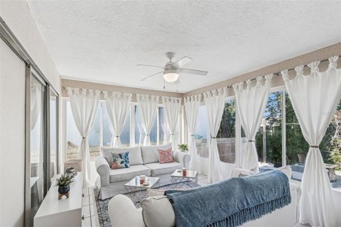 House in Redington Shores, Florida 3 bedrooms, 162.39 sq.m. № 2237466 - photo 21