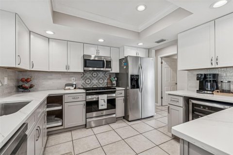 House in Redington Shores, Florida 3 bedrooms, 162.39 sq.m. № 2237466 - photo 16