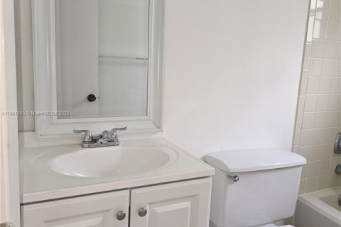 House in Orlando, Florida 3 bedrooms, 205.96 sq.m. № 1849217 - photo 12