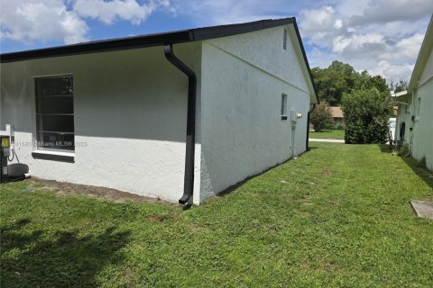 House in Orlando, Florida 3 bedrooms, 205.96 sq.m. № 1849217 - photo 19
