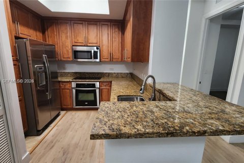 Снять в аренду кондоминиум в Корал-Гейблс, Флорида 2 спальни, 100.52м2, № 2010209 - фото 3