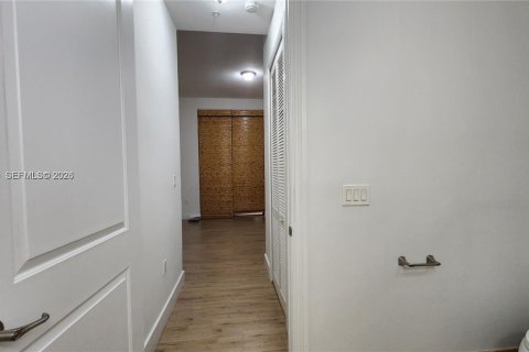 Снять в аренду кондоминиум в Корал-Гейблс, Флорида 2 спальни, 100.52м2, № 2010209 - фото 17