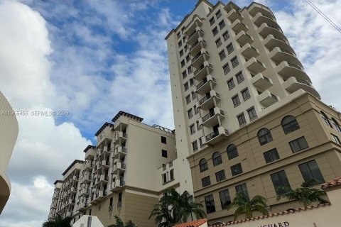 Снять в аренду кондоминиум в Корал-Гейблс, Флорида 2 спальни, 100.52м2, № 2010209 - фото 2