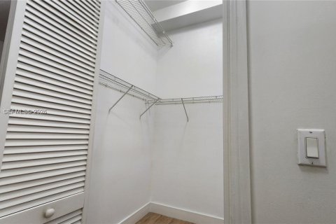 Снять в аренду кондоминиум в Корал-Гейблс, Флорида 2 спальни, 100.52м2, № 2010209 - фото 18