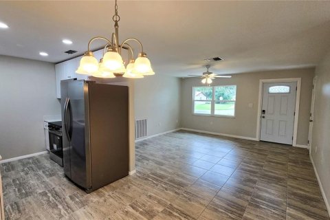 House in Lakeland, Florida 4 bedrooms, 142.23 sq.m. № 2230112 - photo 6