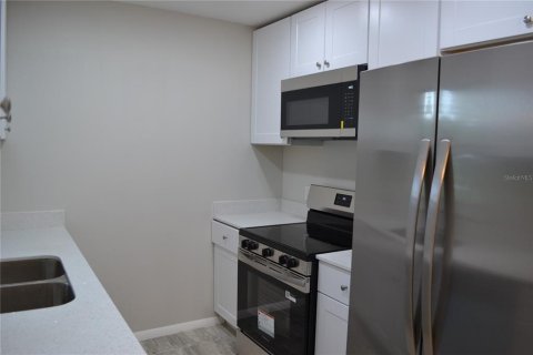 House in Lakeland, Florida 4 bedrooms, 142.23 sq.m. № 2230112 - photo 7