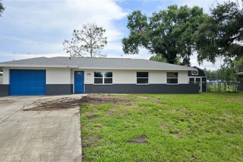 House in Lakeland, Florida 4 bedrooms, 142.23 sq.m. № 2230112 - photo 2
