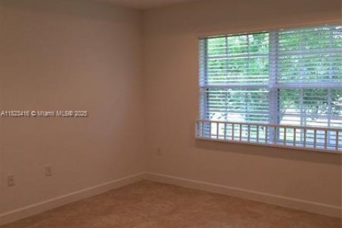 Immobilier commercial à vendre à Coral Springs, Floride: 383.69 m2 № 1809466 - photo 8