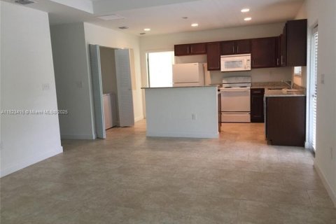 Immobilier commercial à vendre à Coral Springs, Floride: 383.69 m2 № 1809466 - photo 5