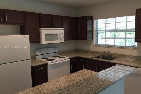 Immobilier commercial à vendre à Coral Springs, Floride: 383.69 m2 № 1809466 - photo 3