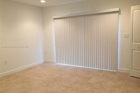 Immobilier commercial à vendre à Coral Springs, Floride: 383.69 m2 № 1809466 - photo 6