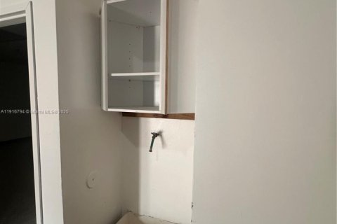 Купить коммерческую недвижимость в Майами-Гарденс, Флорида № 2063013 - фото 11