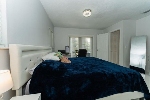 Villa ou maison à vendre à Port St. Lucie, Floride: 3 chambres, 116.13 m2 № 2089514 - photo 3